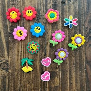 Crocs - 13pc Colorful Flower/Heart Jibbetz